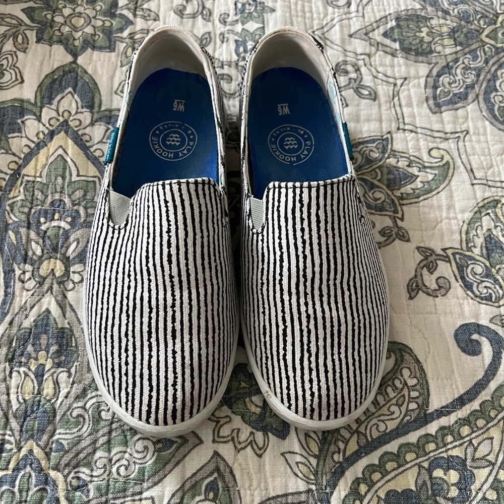 Blu Kicks Arctic stripe slip on sneaker size 6.